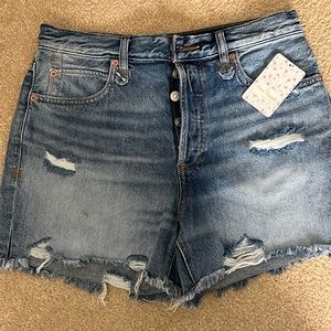 Free People twist and shout jean shorts. Size 28.
